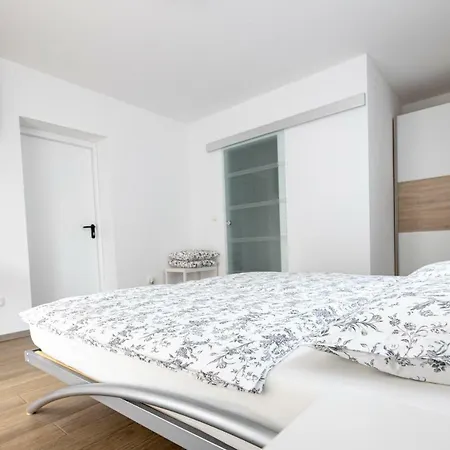 Sobe Meta Bed & Breakfast Brezje